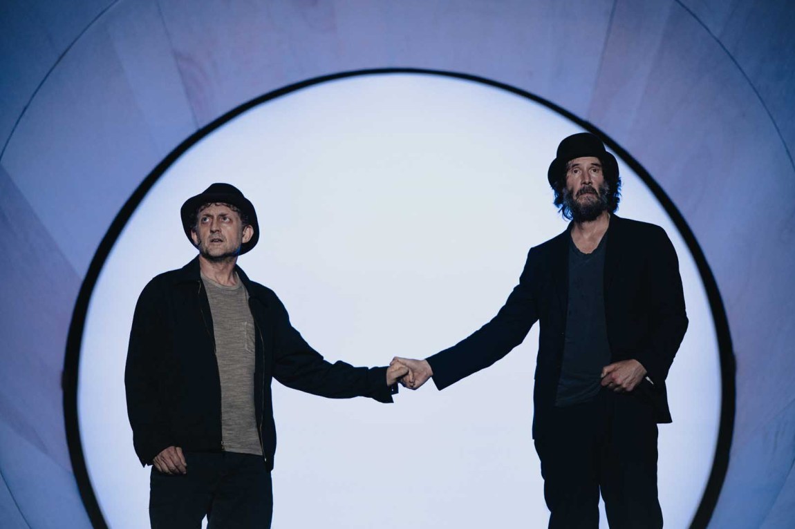 Alex Winter as Vladimir and Keanu Reeves as Estragon in Waiting for Godot