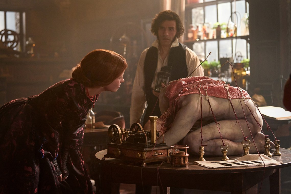 Mia Goth as Elizabeth Lavenza and Oscar Isaac as Victor Frankenstein in Frankenstein